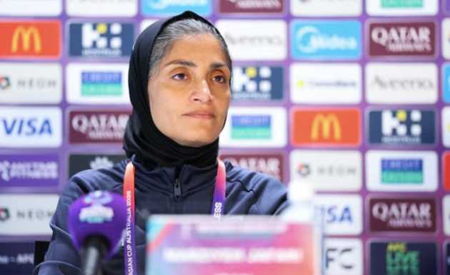 伊朗动荡局势下 伊朗女足比出和平手势